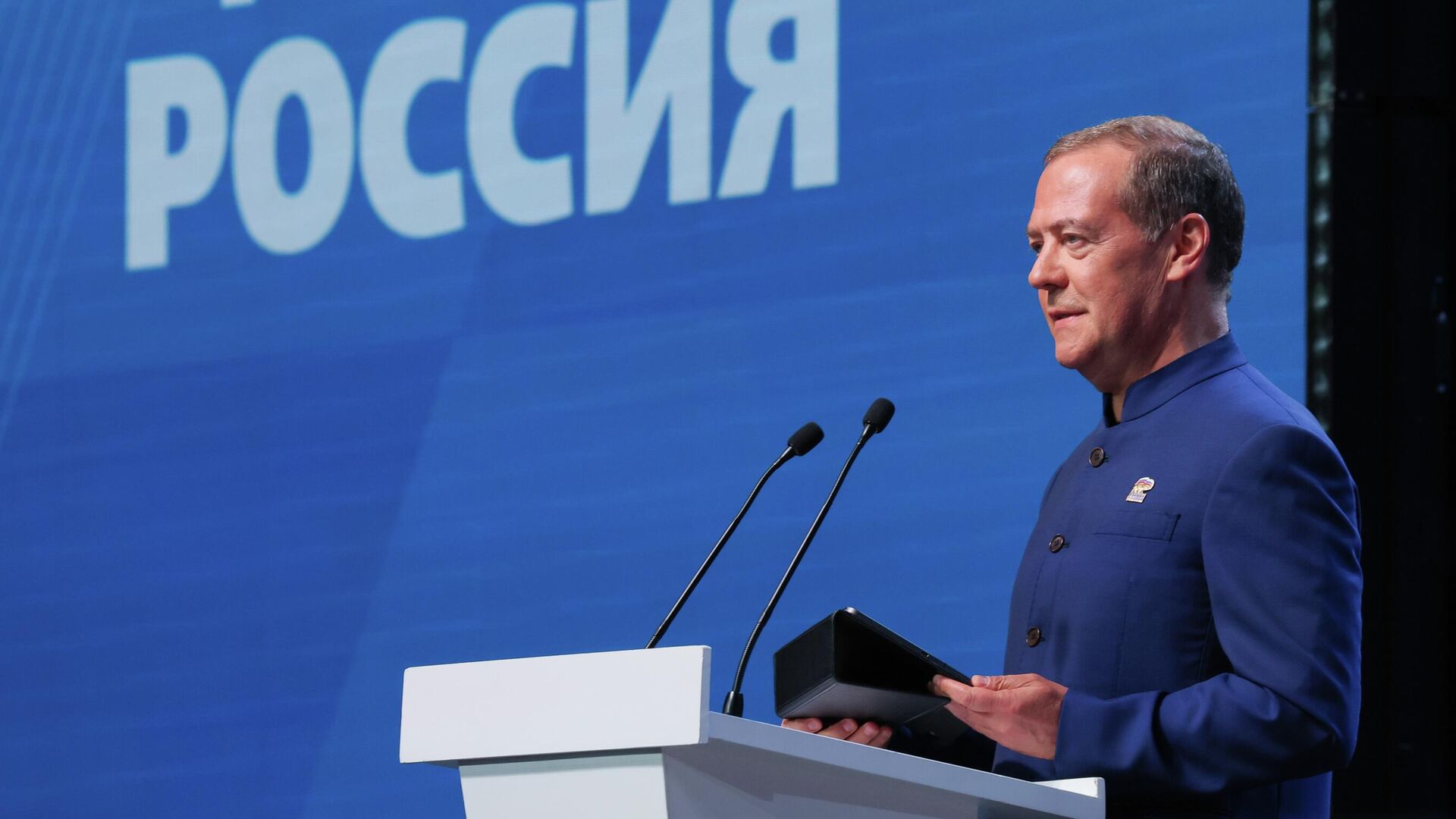 ЕР на первом этапе съезда утвердит кандидатов на выборы, рассказал Медведев